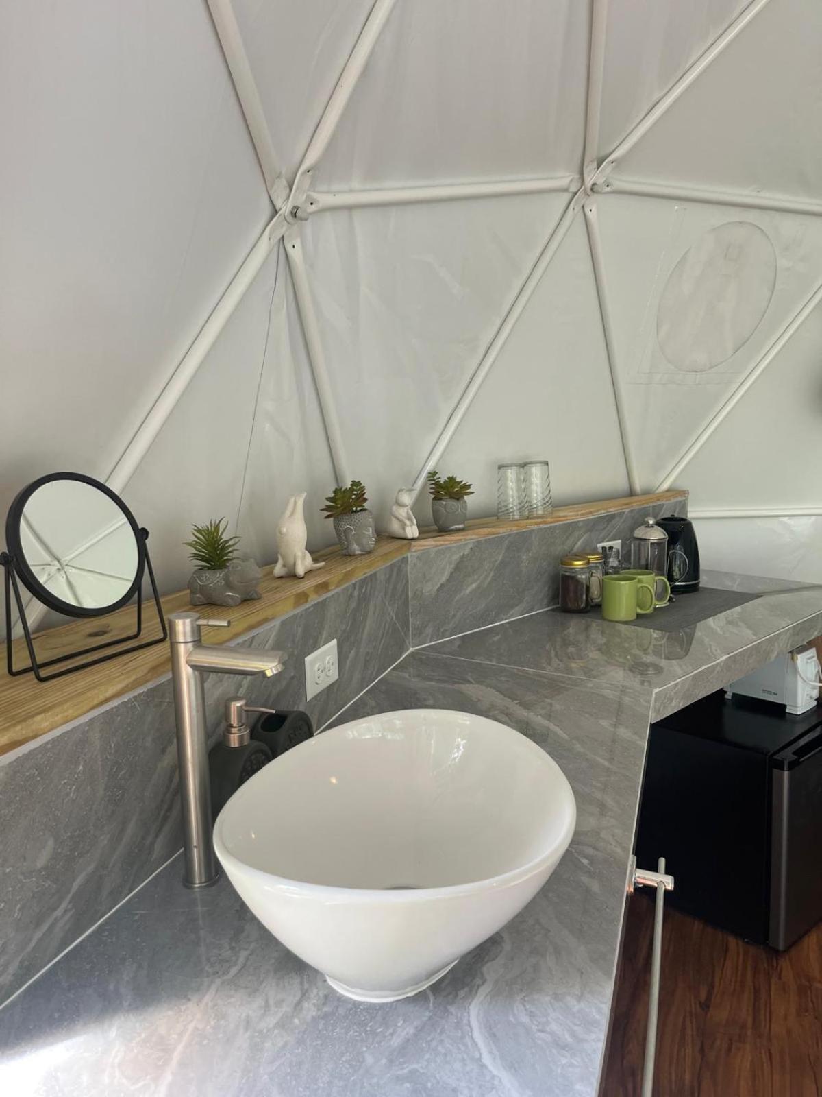 La Comarca River Glamping Dome Near Manuel Antonio Eksteriør billede