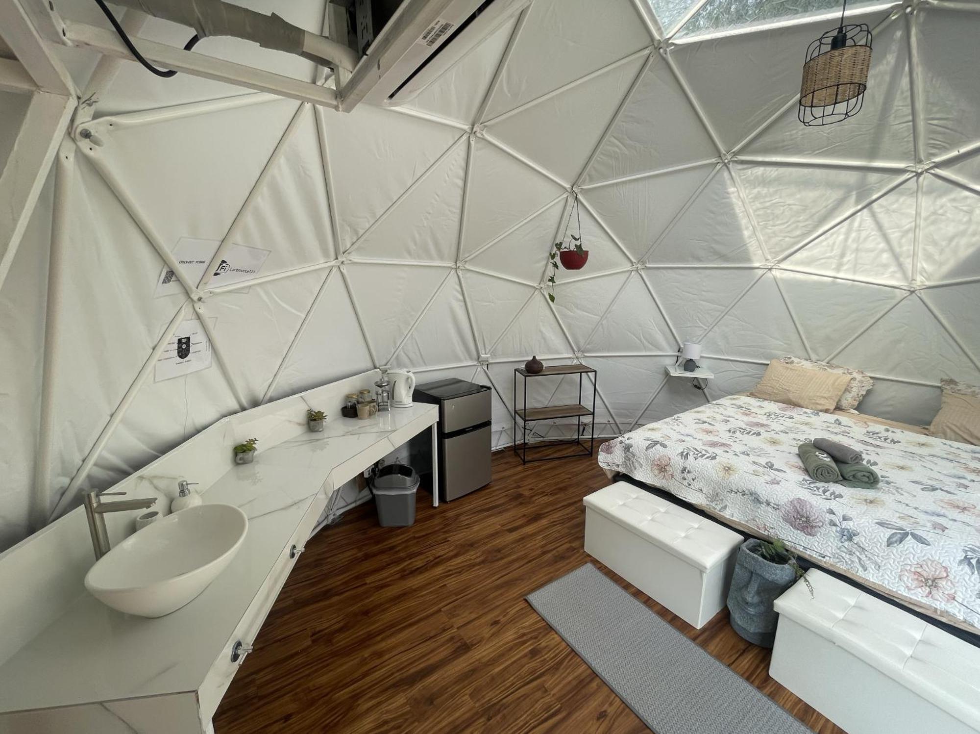 La Comarca River Glamping Dome Near Manuel Antonio Eksteriør billede